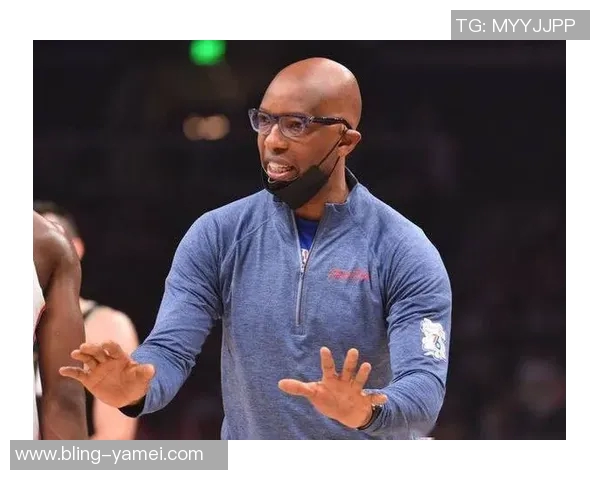 马祖拉怒斥裁判助教卡塞尔劝解遭摔飞引发热议