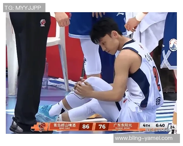 徐杰遭遇膝盖撞击半场表现不佳仅得1分1板1助离场受伤 徐杰遭遇膝盖撞击半场表现不佳仅得1分1板1助离场受伤